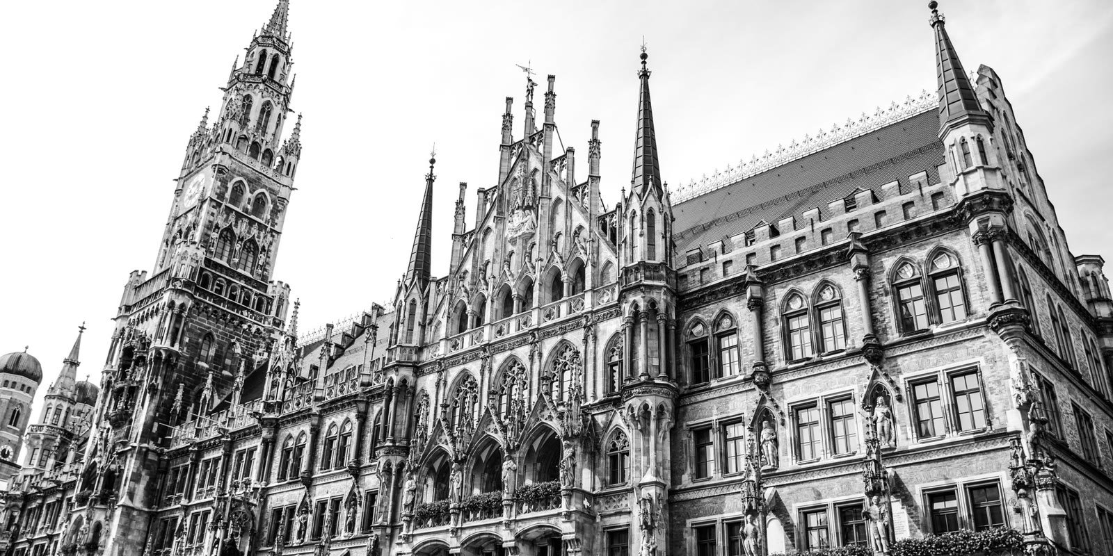 Black and white view of the New Town Hall in Munich